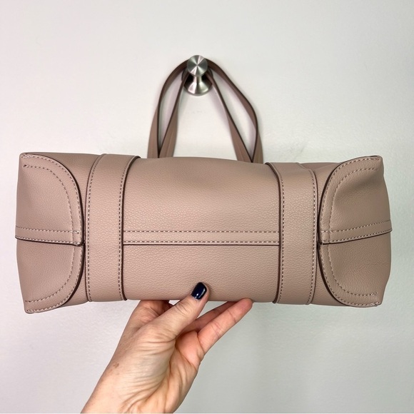 Draper James Elle Tote with Flower Key Fob - Picture 6 of 10